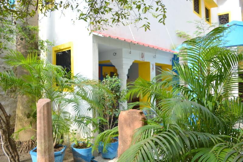 Hostel Hostelavie - *