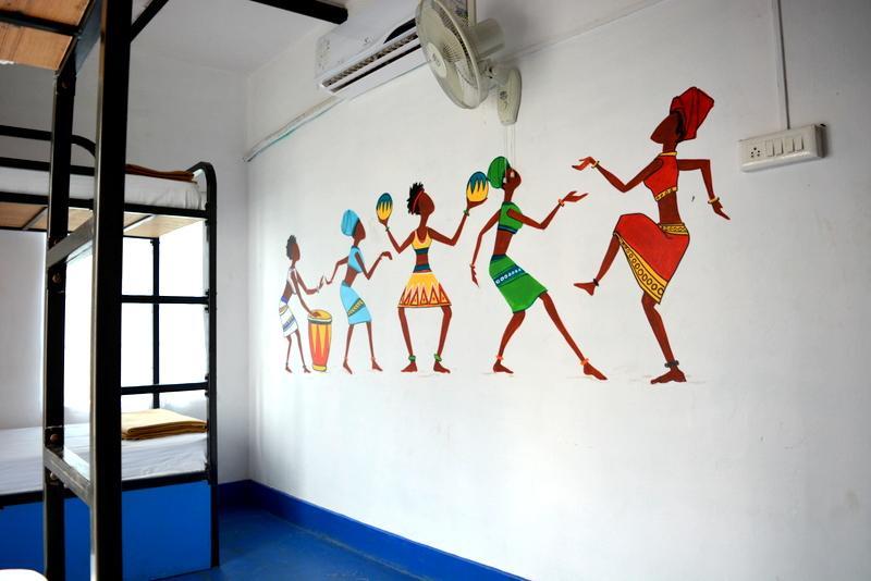 Hostel Hostelavie - *
